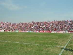 El Santo tiene como único sostén a su gran hinchada