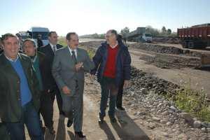 Alperovich inspeccionó las obras en la ruta 38 y de paso le pegó duro a EDET