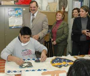 Según Mirkin la leche llega a los comedores escolares y a las casas de los beneficiarios