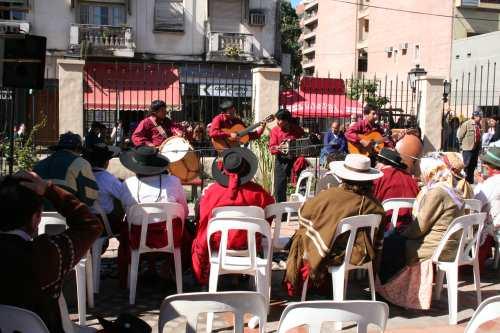 Las copleras y cantantes fueron el número fuerte en el lanza