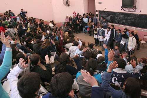 En asamblea decidieron volver a las aulas