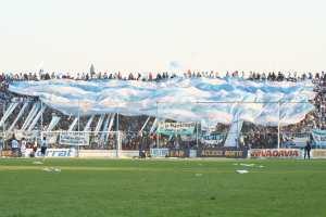 La pasión de la hinchada mantiene vivo al club