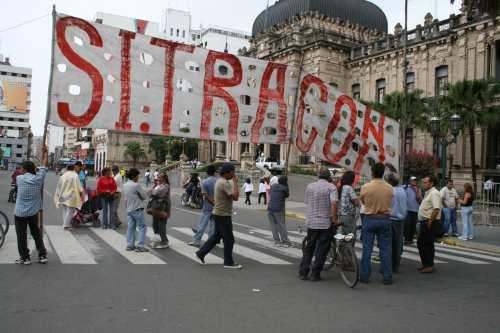 Una veintena de militantes en plaza Independencia       