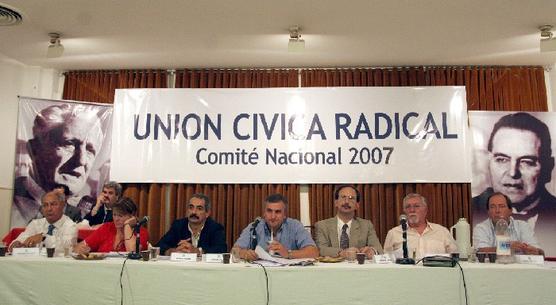 La UCR se organiza como oposición     