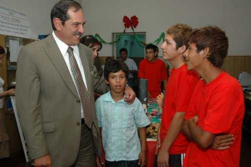 Alperovich en su visita al Hogar "Eva Perón"    