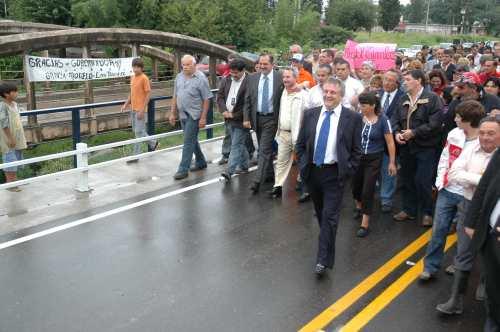 Alperovich inauguró un puente El Timbó-Las Moritas    