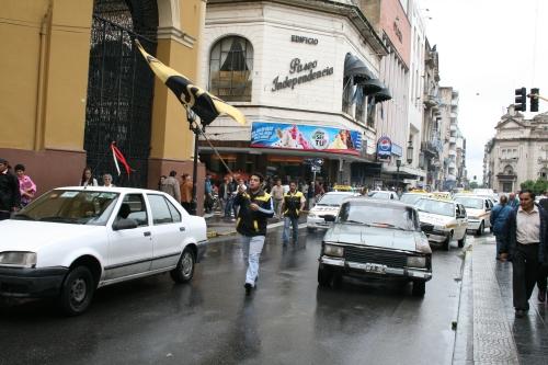 Protesta de taxistas en el microcentro