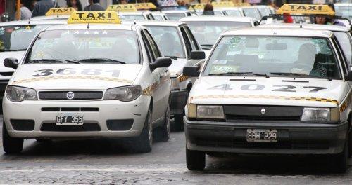 Los taxistas siguen en conflicto.