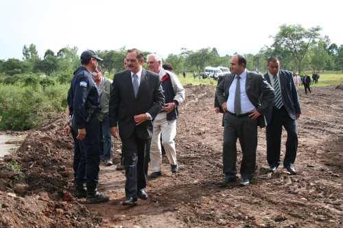 Alperovich visitó las obras en el Río Salí      