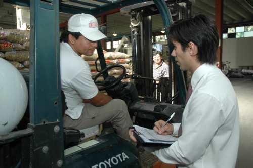 Los inspectores de Rentas y Trabajo en acción       