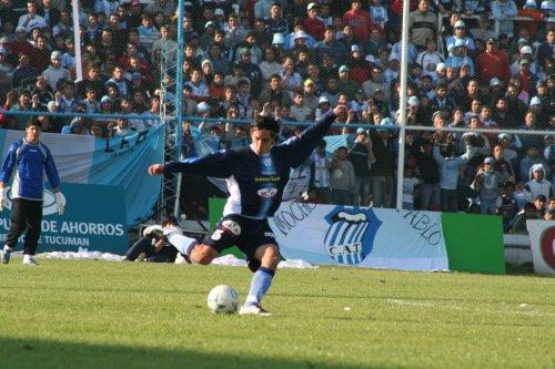 Erroz se lesionó y no estará el domingo.