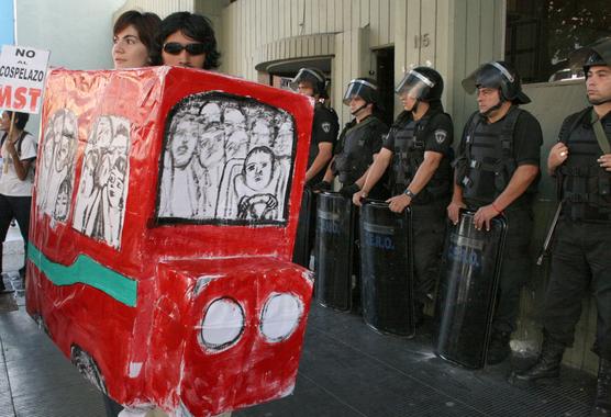 Protesta en contra del cospel.