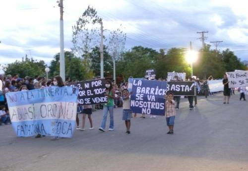 Marcha en contra de las mineras