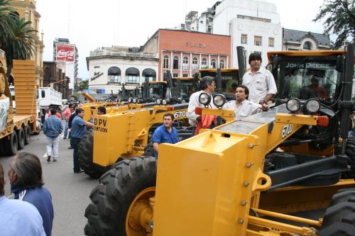 Maquinarias nuevas frente a Casa de Gobierno