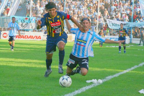 Granero disputa el balón