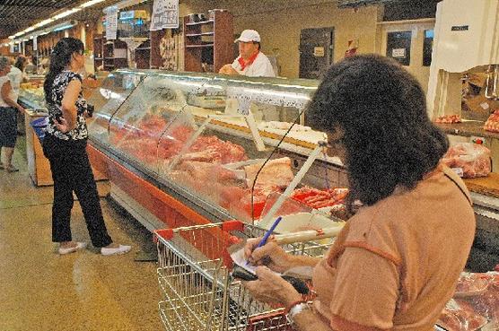 Los de mayor ingreso acaparan mercadería   