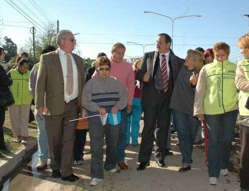 Alperovich visitó obras de pavimento 