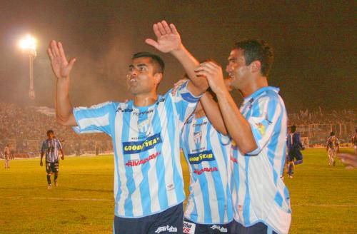 Festejo del gol a Cipolletti