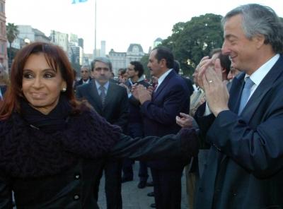 Alperovich aplaude junto con Kirchner    