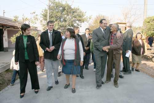 Alperovich en la repavimentación de la Azcuénaga    