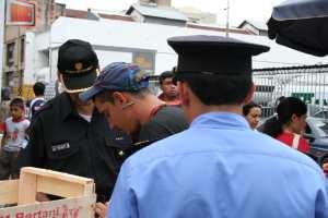 Policías en el microcentro a toda hora        