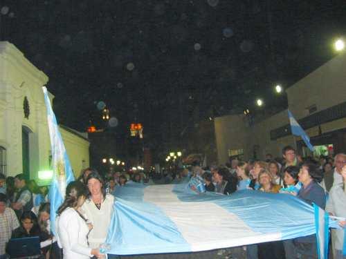 Una bandera fue el símbolo del acto       