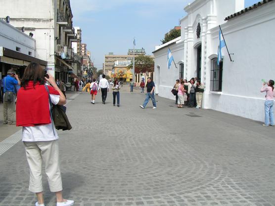 Turistas en el paseo de la independencia