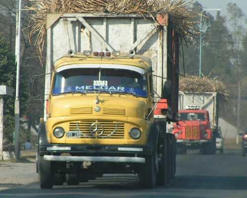 La irresponsabilidad al volante de las rastras cañeras 