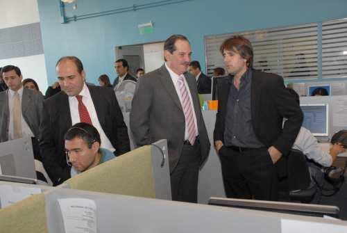 Alperovich visitó un nuevo call center        