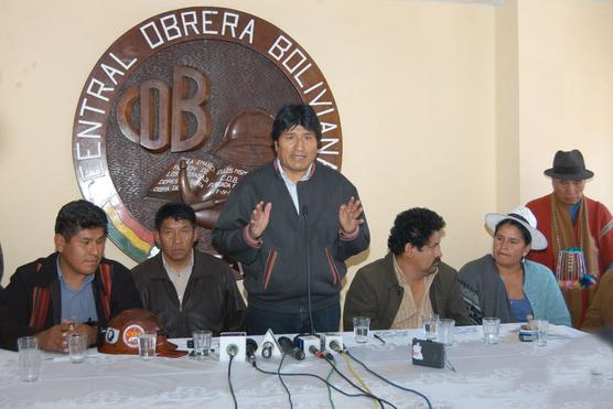 Morales habla en la sede de la COB    