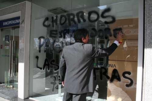 Escraches y batucadas de La Bancaria    