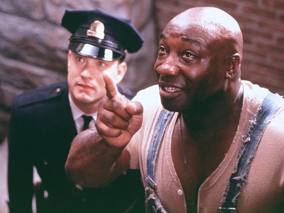 John Coffey (Michael Clark Duncan) junto a Paul (Tom Hanks)