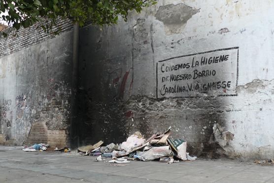 Rivadavia y España, un basural constante