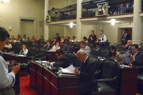 Legisladores en plena sesión 