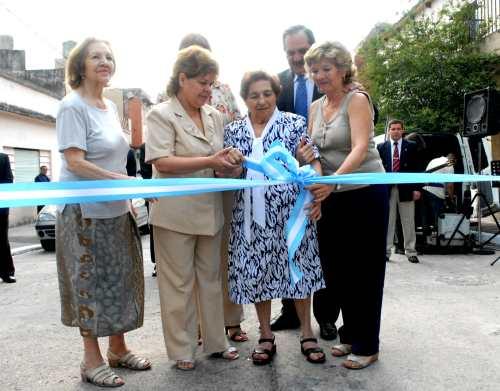 Alperovich con vecinos del Pasaje Tiburcio Padilla