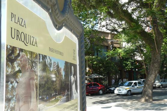 Cartel Plaza Urquiza