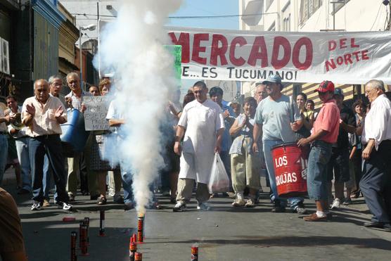 Puesteros sobre calle Maipú.