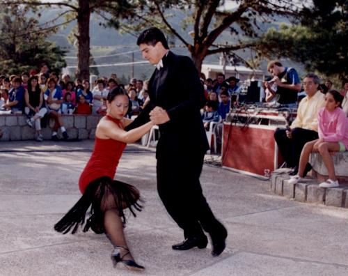 Además bailarán tango