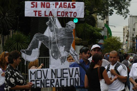 Usuarios autoconvocados en San Martín esq. 25 de Mayo.