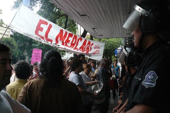 Puesteros pidiendo ser atendidos