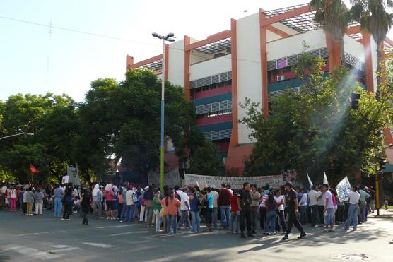 Organizaciones y partidos de izquierda protestaron en la puertas de EDET