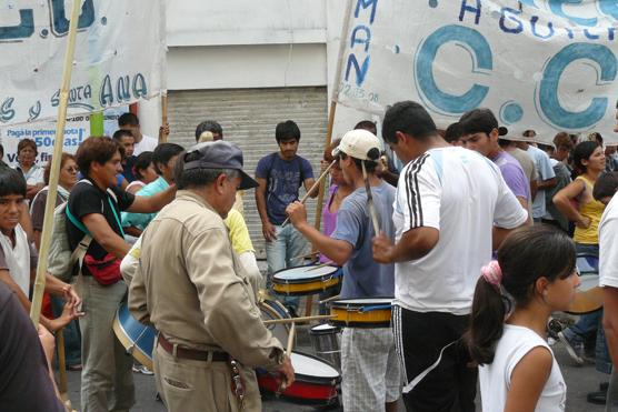 El ruido de los bombos y redoblantes se hicieron sentir