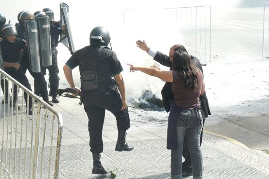 Un policía resulto herido