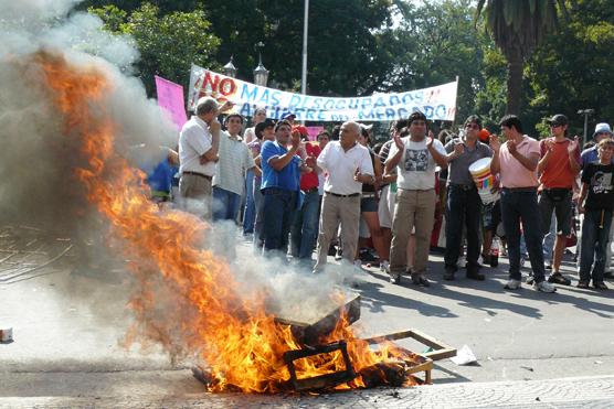 Puesteros del Mercado del Norte luchando por su fuente de trabajo