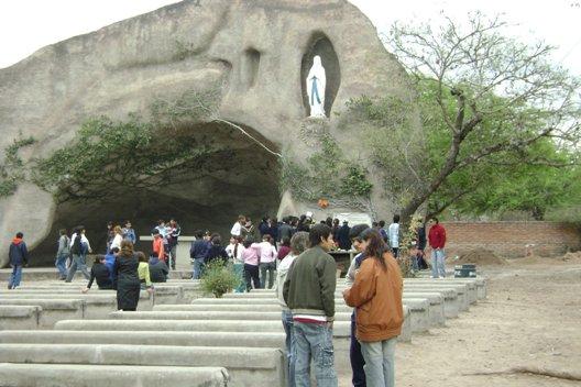 Gruta de la Virgen de Lourdes en San Pedro de Colalao.