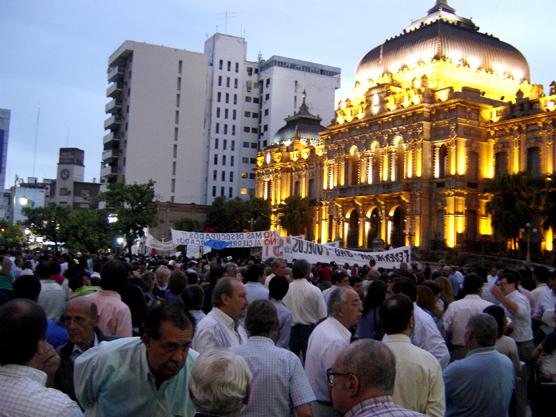 Segunda Marcha multitudinaria contra el aumento de la luz