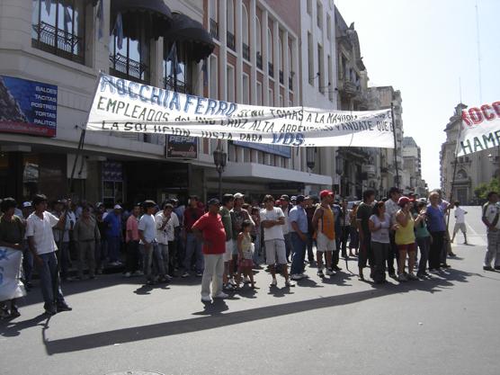 Los trabajadores del ingenio Cruz Alta que reclaman por su indemnización se sumaron a la lucha de los puesteros