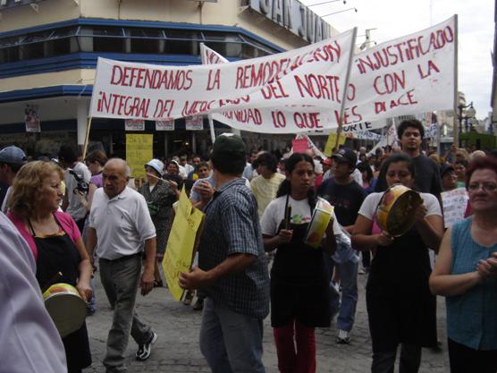 12-02-09 | Los puesteros del Mercado del Norte marcharon en defensa de su fuente de trabajo