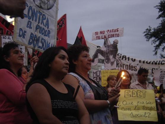 13-02-09 | Sigue la protesta por el aumento de la luz