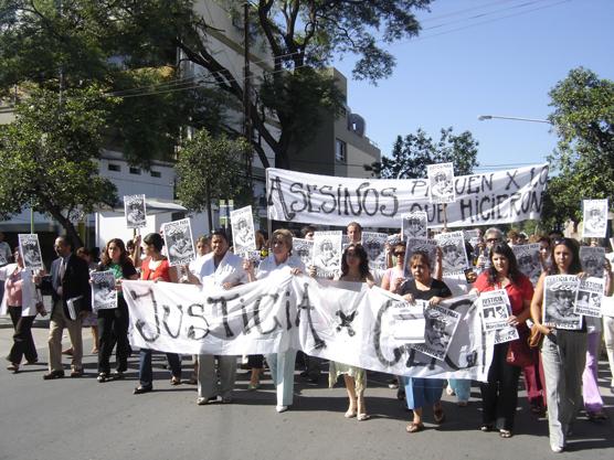 Doctores, familiares de la doctora atropellada y gente en general marcharon pidiendo justicia